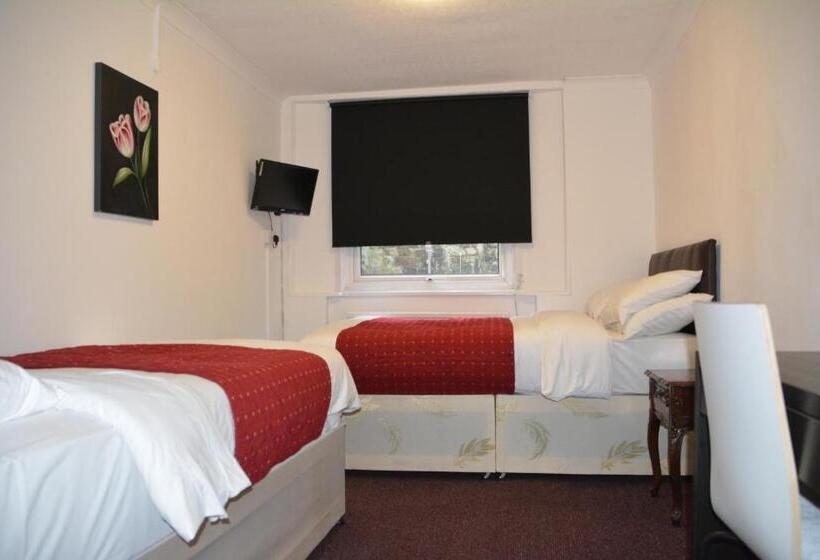 Семейный Номер, Bow Guest House