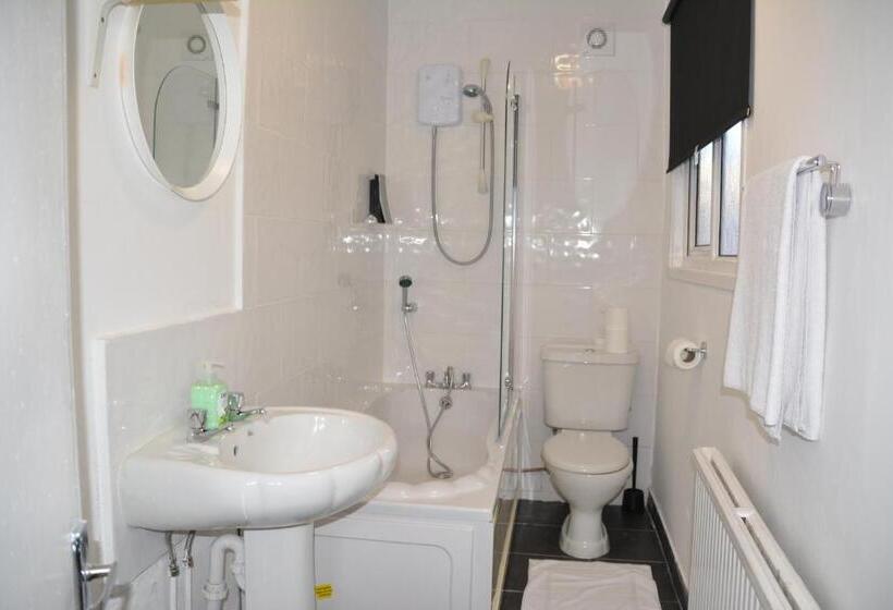 Семейный Номер, Bow Guest House