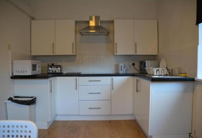 패밀리 룸, Bow Guest House