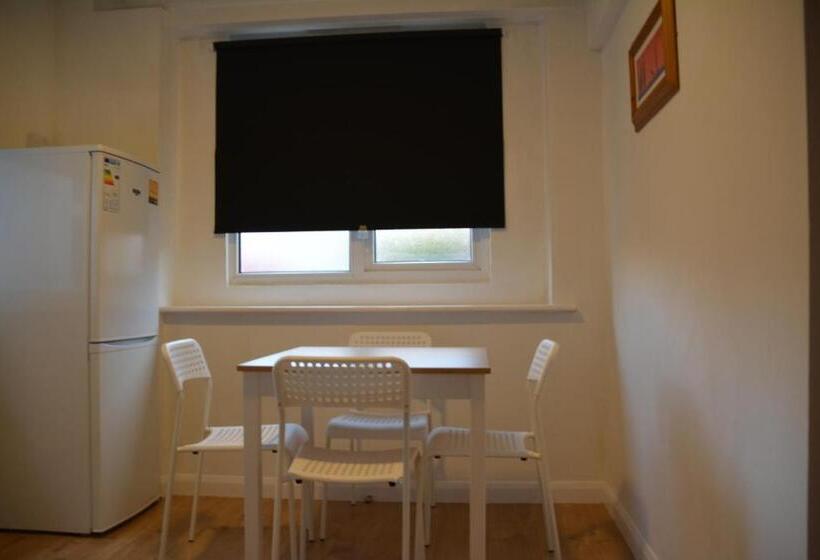 Семейный Номер, Bow Guest House