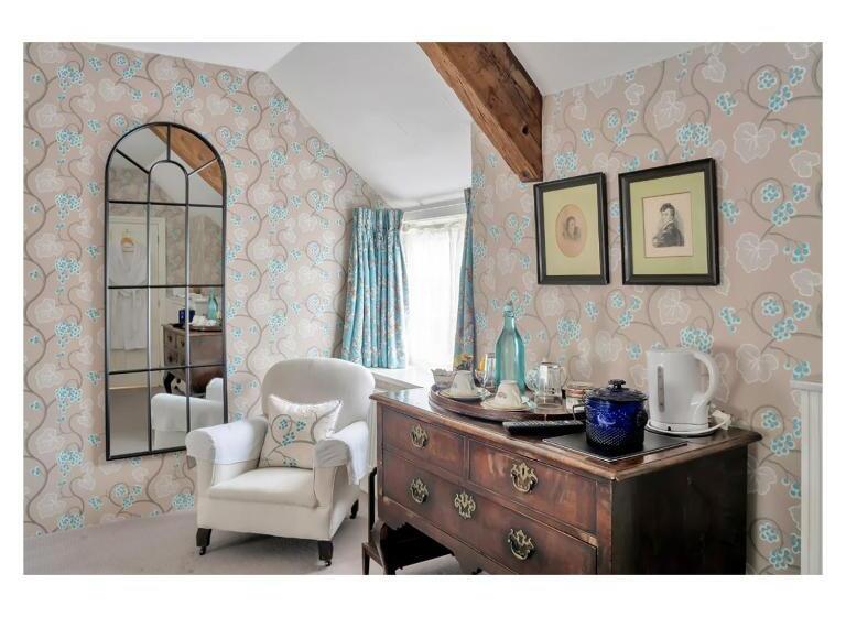 اتاق لوکس با تخت بزرگ, Clare Cottage