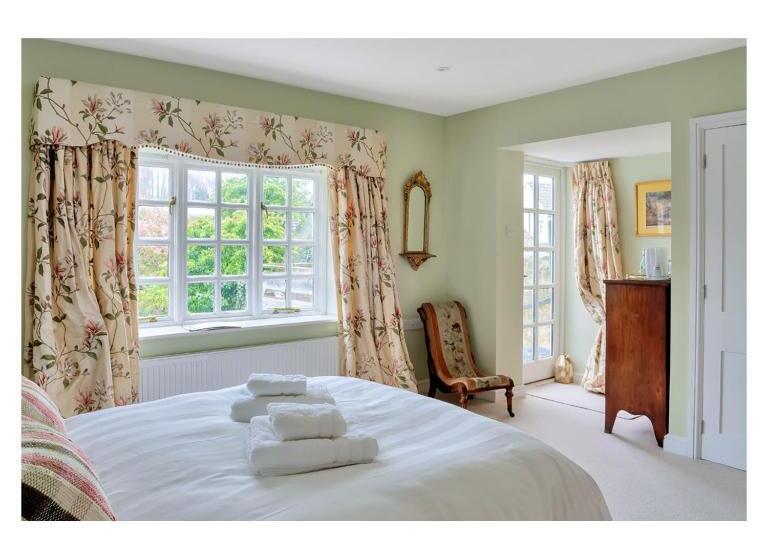 اتاق سوپریور با تخت بزرگ, Clare Cottage