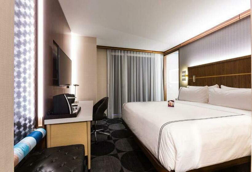 수피리어 룸, 30