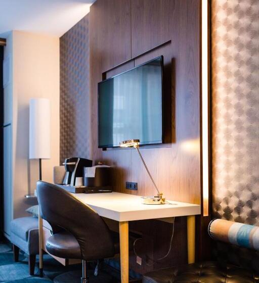 适合残疾人士使用的带超级大床的标准间, Crowne Plaza Hy36 Midtown Manhattan, An Ihg