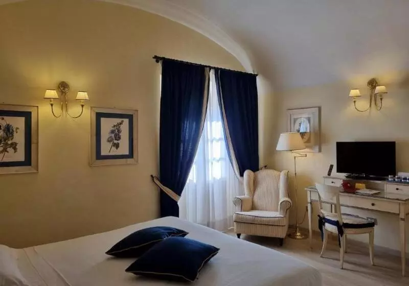 سوئیت با تخت بزرگ, Holiday Inn Express Visalia Sequoia Gateway Area, An Ihg