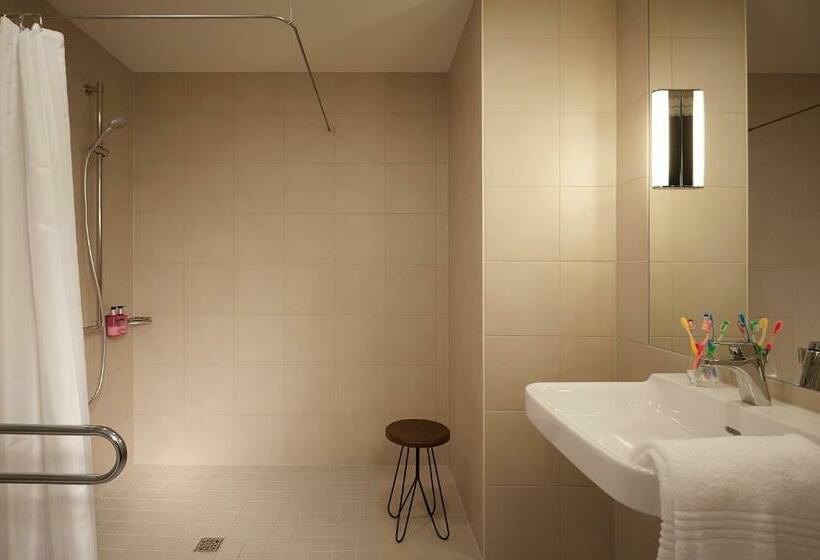 Семейный Номер, Moxy Aberdeen Airport