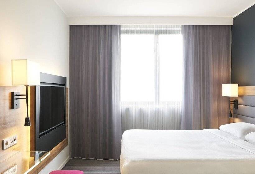 Номер Стандарт, Moxy Aberdeen Airport