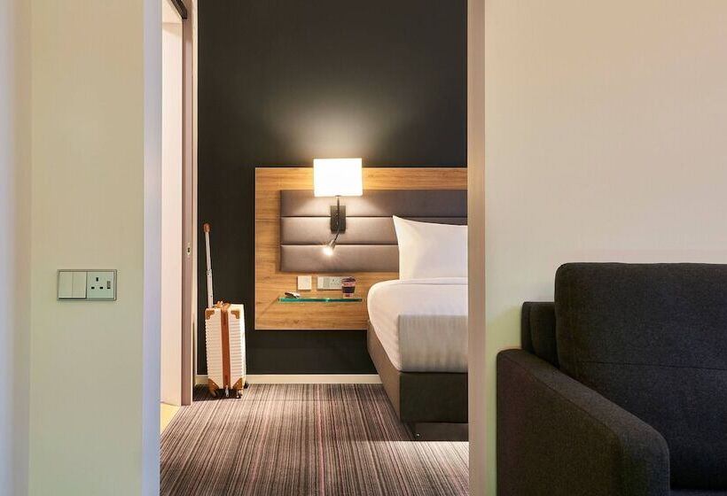 Семейный Номер, Moxy Aberdeen Airport