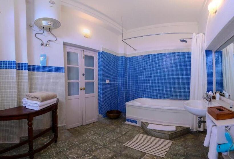 חדר סטנדרט, Neemrana S Hill Fort Kesroli