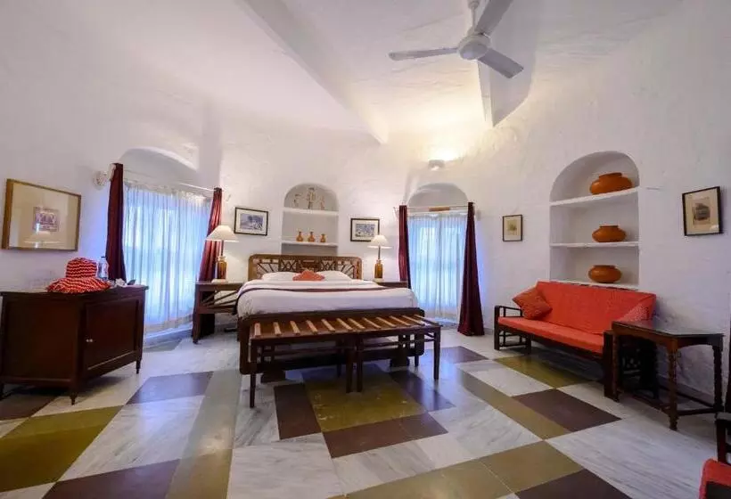 スタンダードルーム, Neemrana S Hill Fort Kesroli