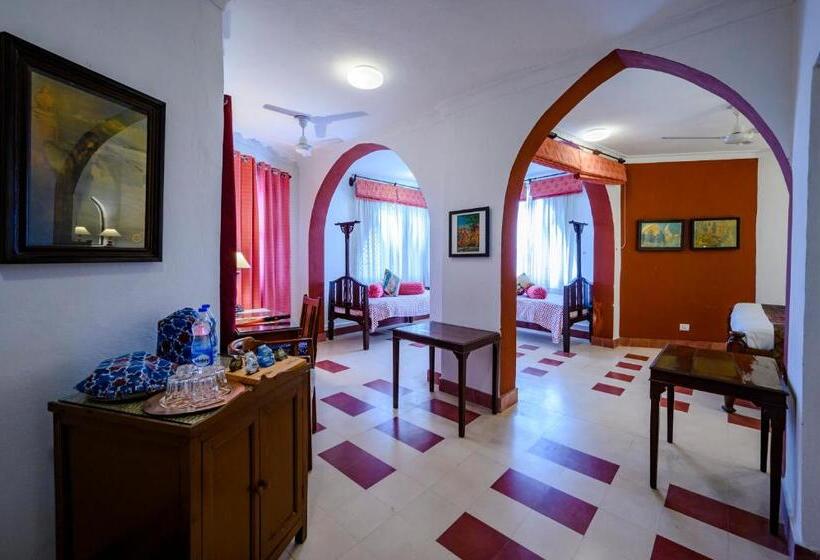 חדר מלכותי, Neemrana S Hill Fort Kesroli