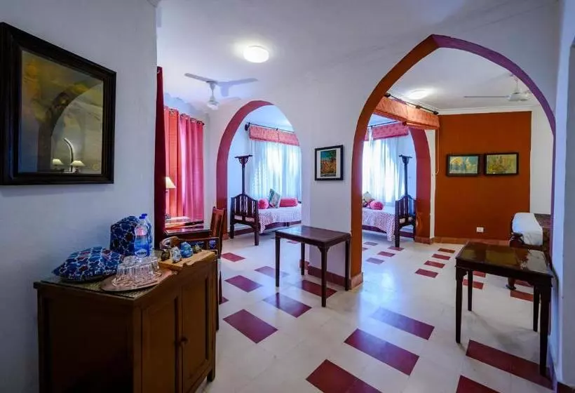 ロイヤルルーム, Neemrana S Hill Fort Kesroli