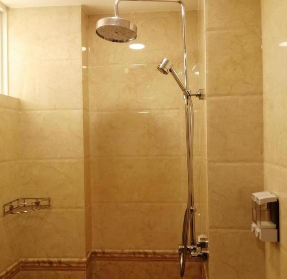 اتاق لوکس, The Grand View