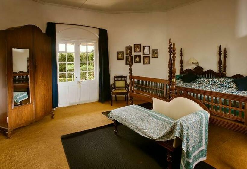 Номер Стандарт, Neemrana S Wallwood Garden