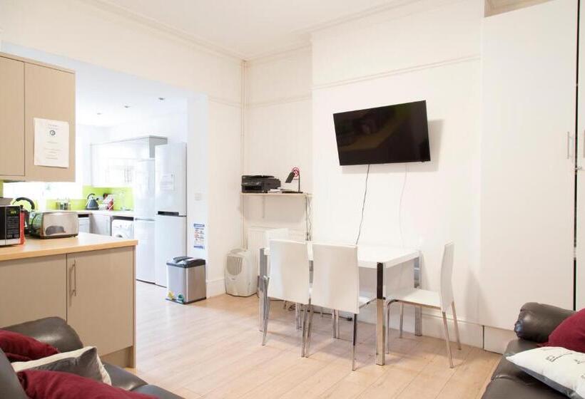 スタンダードスタジオ, Cambridge City Rooms By Paymán Club