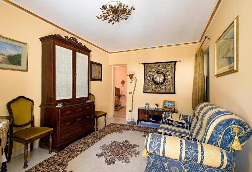 חדר לארבעה סטנדרטי עם מרפסת, Meliaresort Dimore Storiche