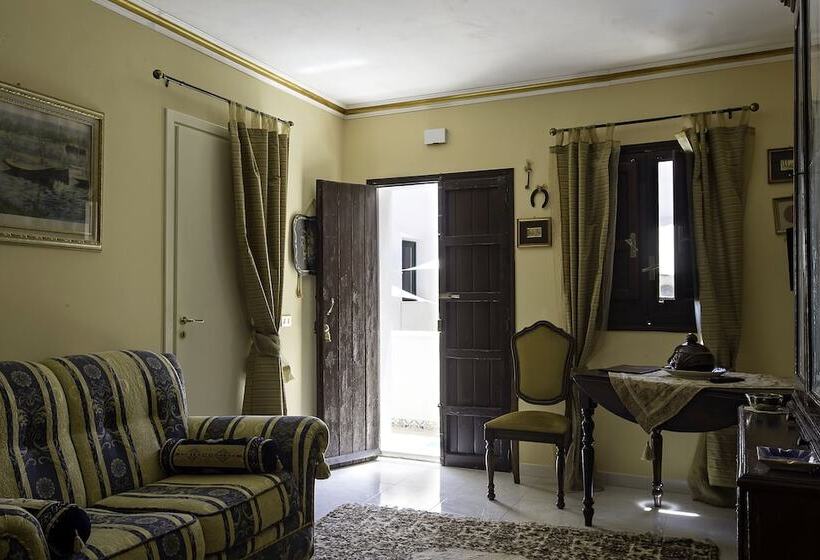 חדר לארבעה סטנדרטי עם מרפסת, Meliaresort Dimore Storiche