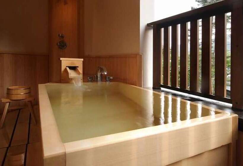 Habitació Deluxe, Hakuba Hifumi