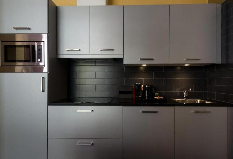 استودیوی استاندارد, Golden Mansion Apart