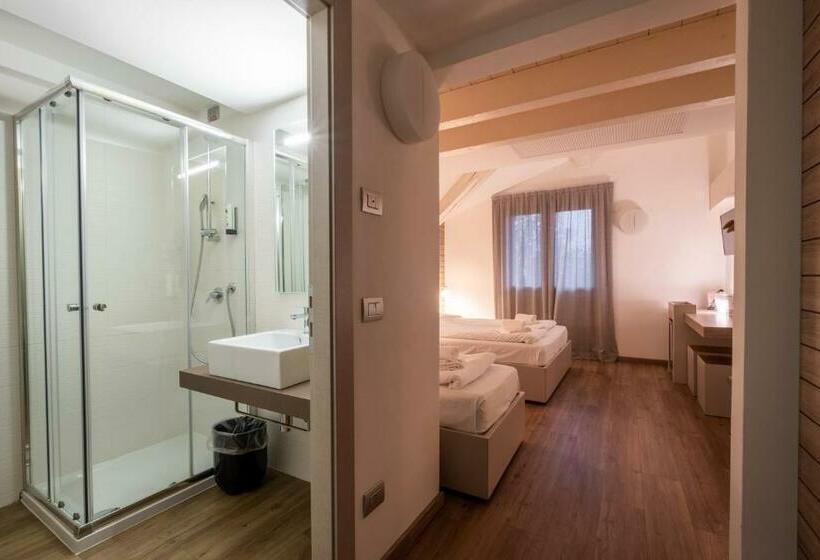 חדר סופריור לשלושה, B612