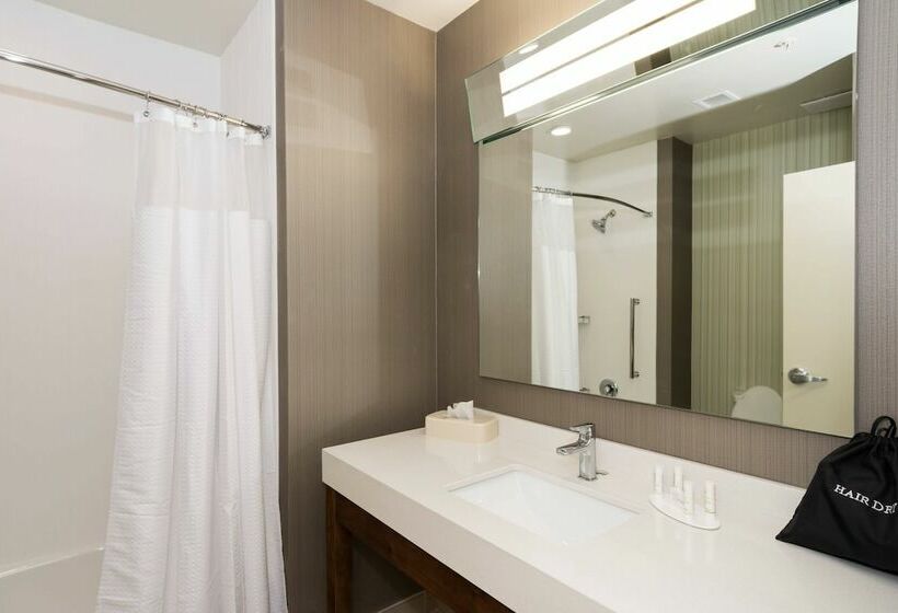 Люкс, Courtyard By Marriott Fayetteville Fort Liberty   Spring Lake