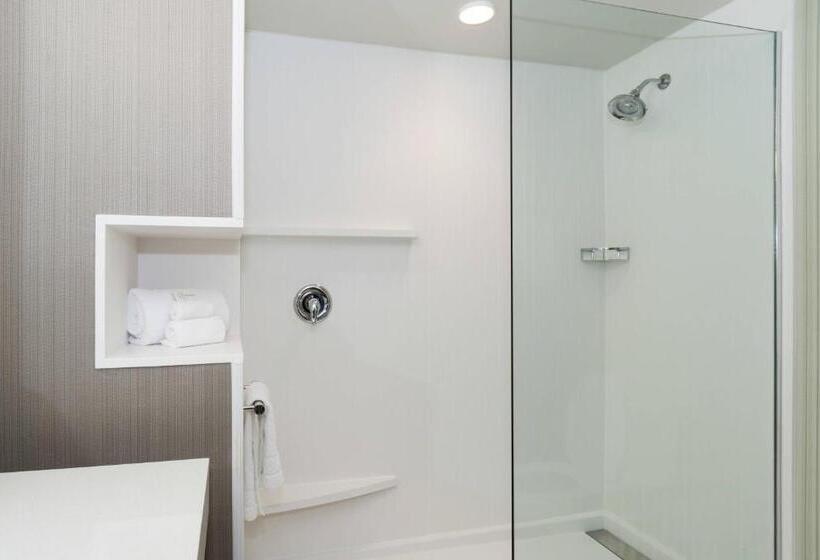 غرفة قياسية سرير كينج, Courtyard By Marriott Fayetteville Fort Liberty   Spring Lake