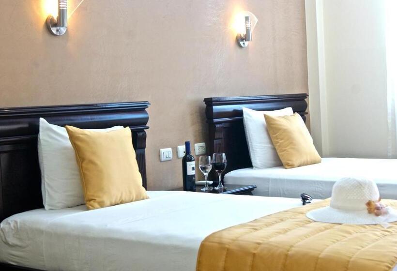 חדר סטנדרט לשלושה, Flamingo