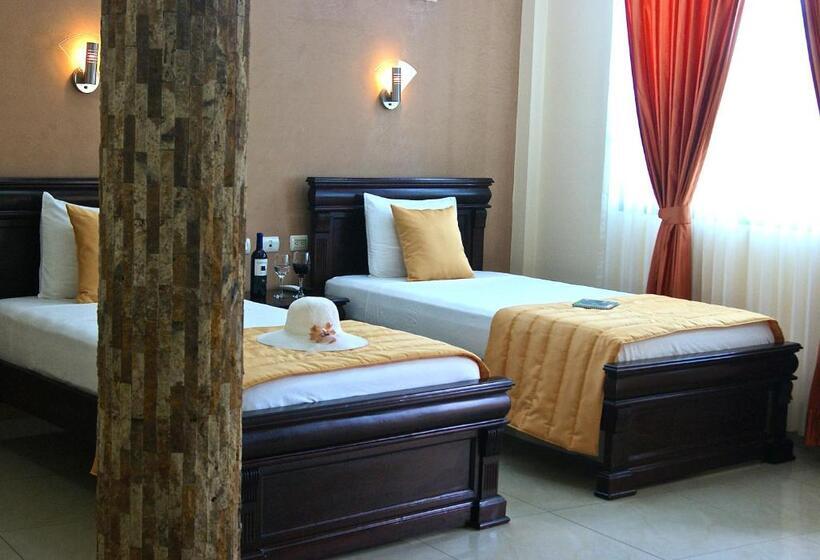 חדר סטנדרט לשלושה, Flamingo