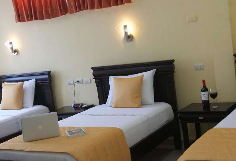 חדר סטנדרט לשלושה, Flamingo