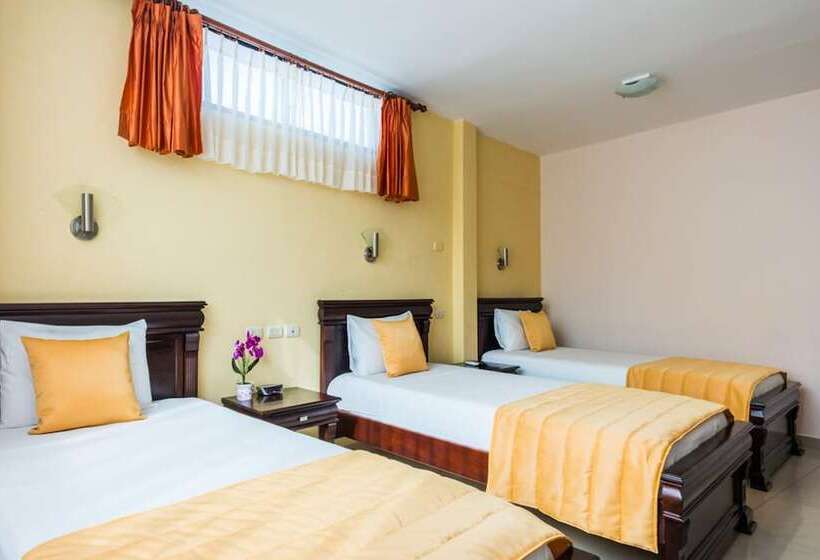 חדר סטנדרט לשלושה, Flamingo