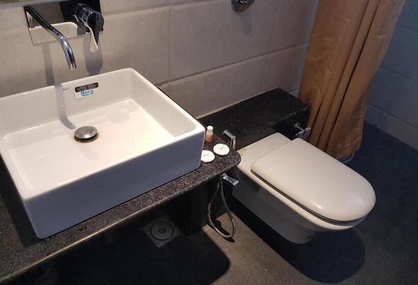 غرفة ديلوكس ثلاثية, Golden View