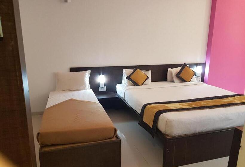 غرفة ديلوكس ثلاثية, Golden View