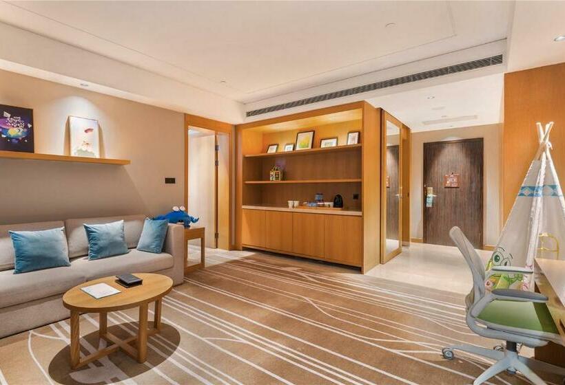 Deluxe Suite King Bed, Hilton Garden Inn Ningbo