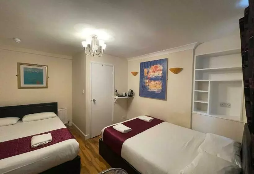 اتاق استاندارد چهار تخته, Kings Cross Hotel London