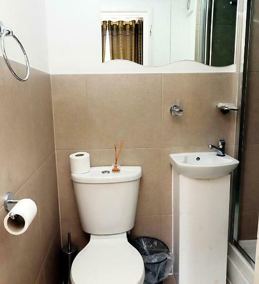 Четырехместный Номер Стандарт, Kings Cross Hotel London