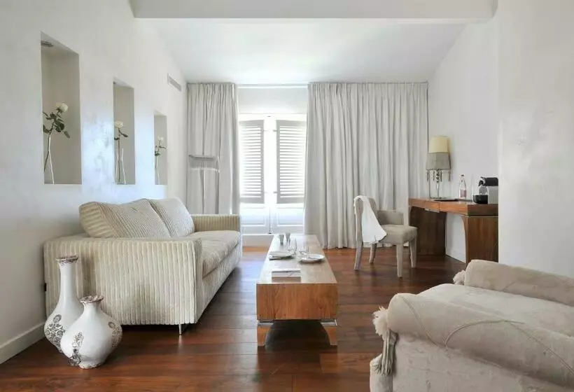 سوییت, La Maison D'aix