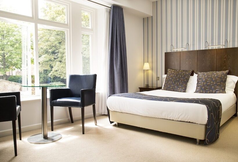 חדר משפחתי, Lanes