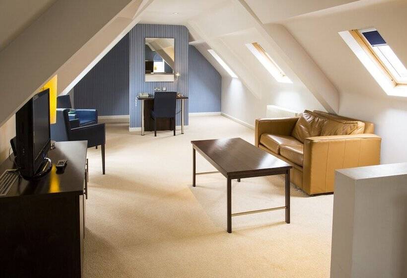 חדר משפחתי, Lanes