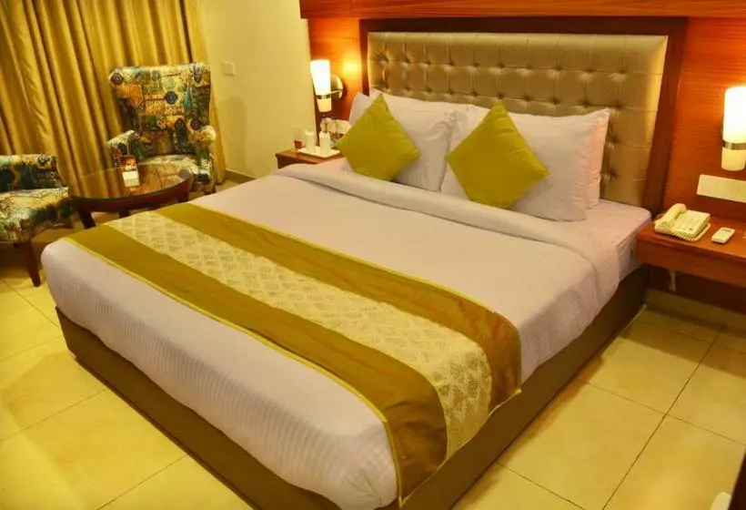 キングサイズベッドのスタンダードルーム, Mint Hotel Premia Chandigarh, Zirakpur