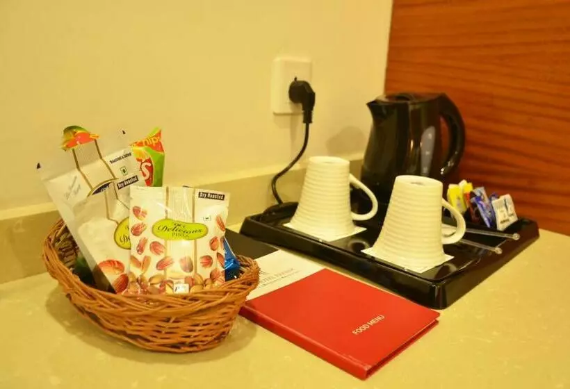 キングサイズベッドのデラックスルーム, Mint Hotel Premia Chandigarh, Zirakpur