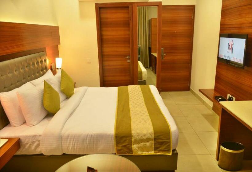 اتاق لوکس با تخت بزرگ, Mint Hotel Premia Chandigarh, Zirakpur