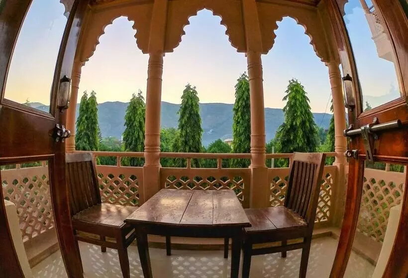 Premium Kamer, Naand Pushkar