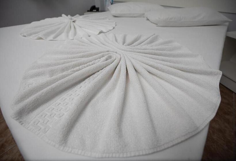 标准三人间, Iguassu Flats