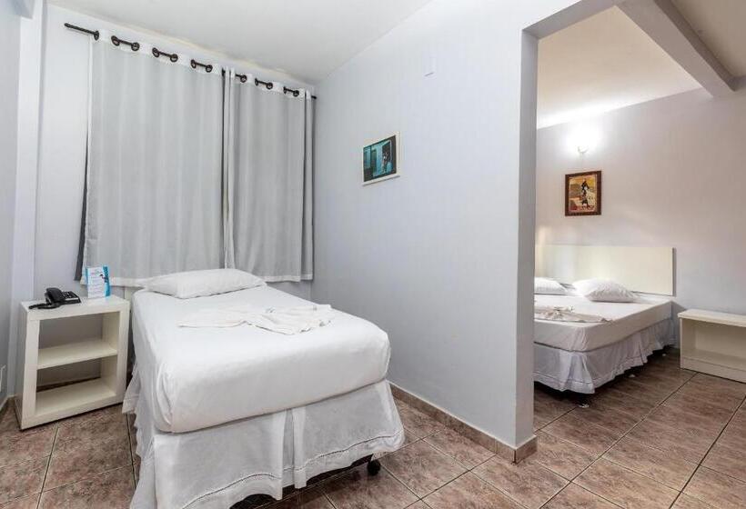 标准三人间, Iguassu Flats