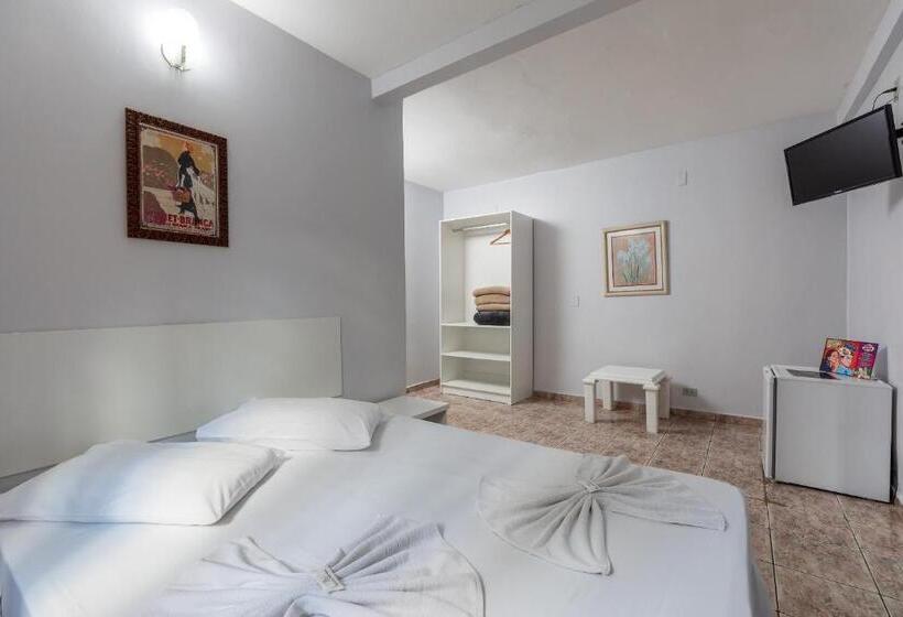 标准三人间, Iguassu Flats