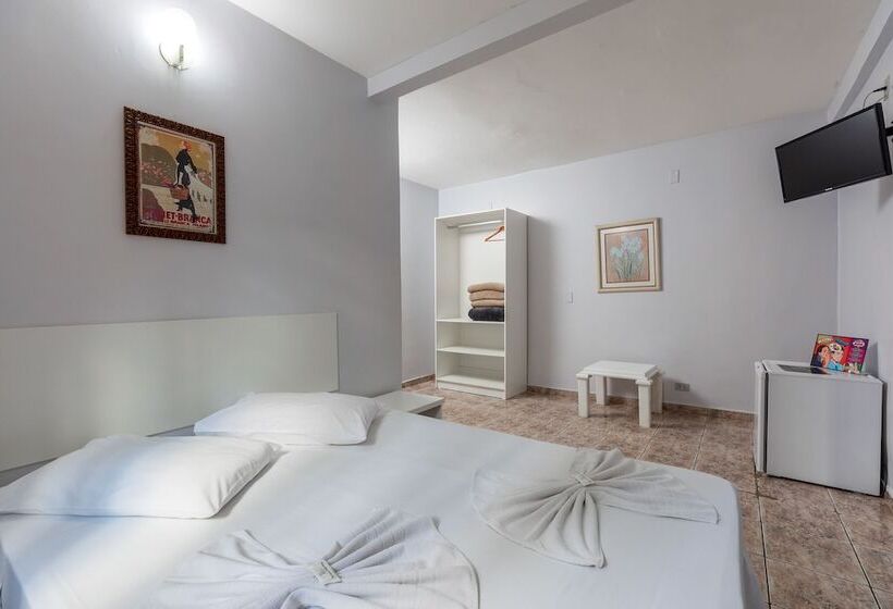 标准三人间, Iguassu Flats