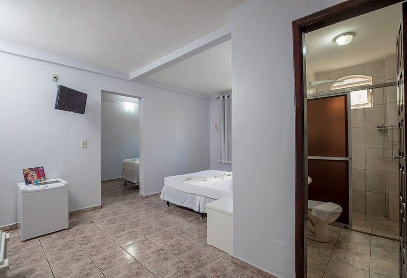 标准三人间, Iguassu Flats