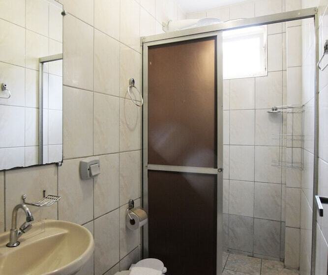 标准三人间, Iguassu Flats