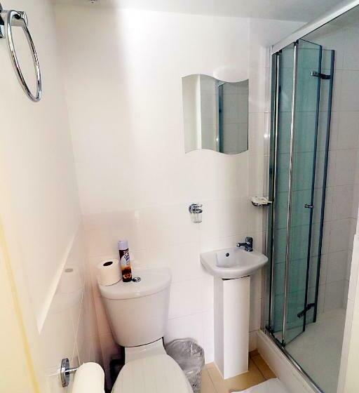 Четырехместный Номер Стандарт, Kings Cross Hotel London
