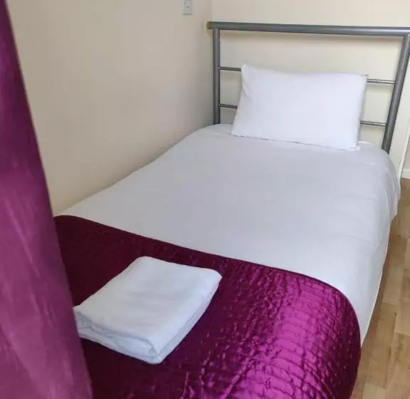اتاق استاندارد یک نفره, Kings Cross Hotel London